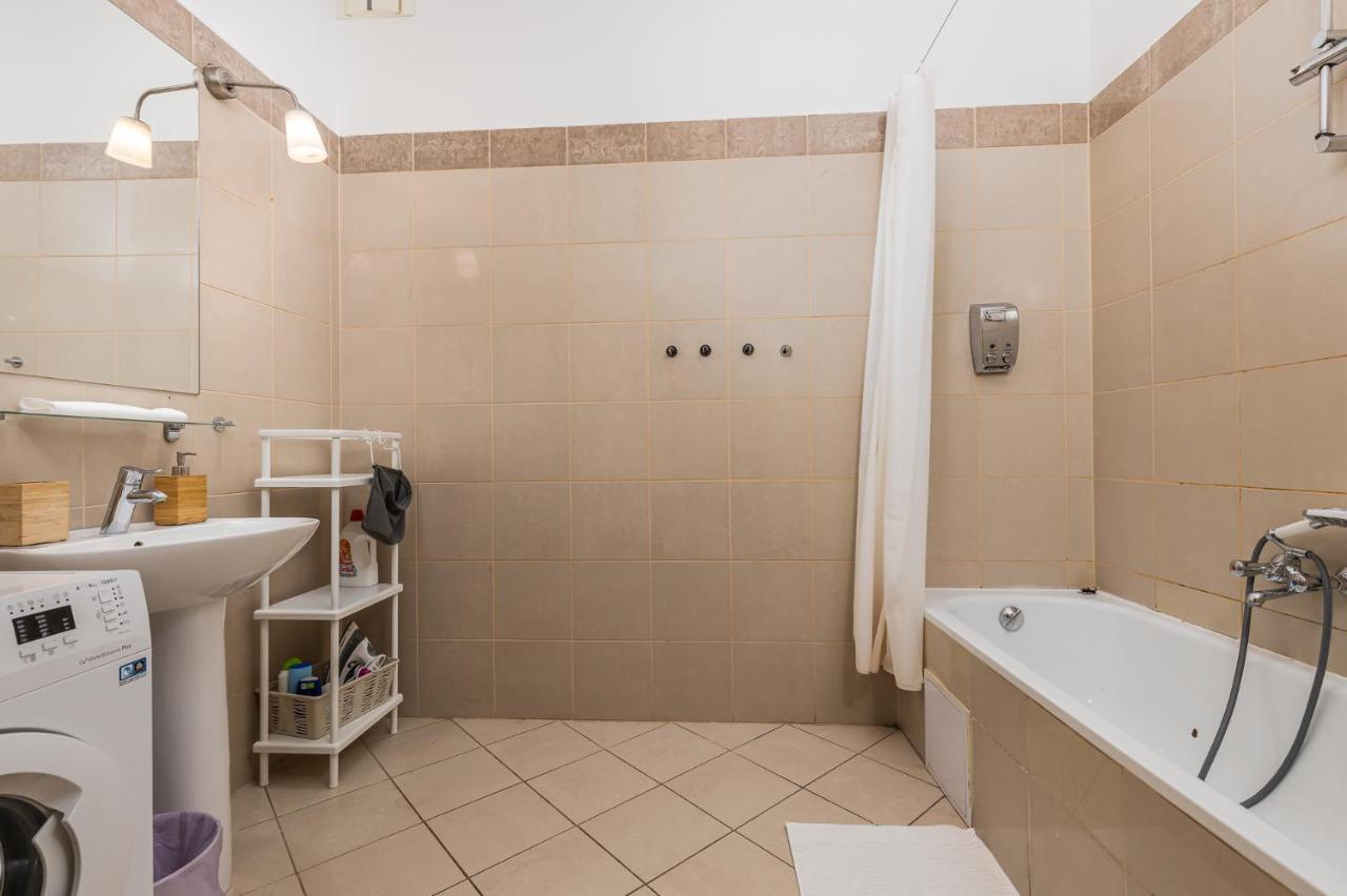Cosy 1 Bedroom In Gozsdu Court Lejlighed